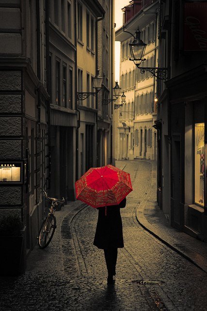 Прогулка - зонт, улица, девушка - оригинал