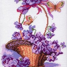 корзина с фиолетовыми цветами