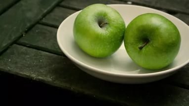 яблочки на тарелке - оригинал