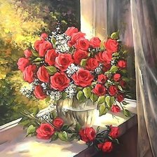 красные розы на окне