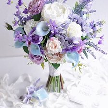 Схема вышивки «Белые розы с голубыми в букете»