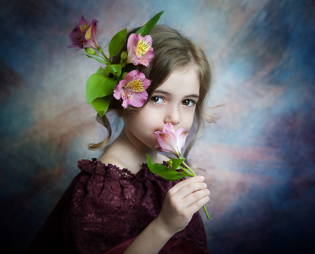 Девочка с цветком - лилии, портрет, девочка, цветы - оригинал