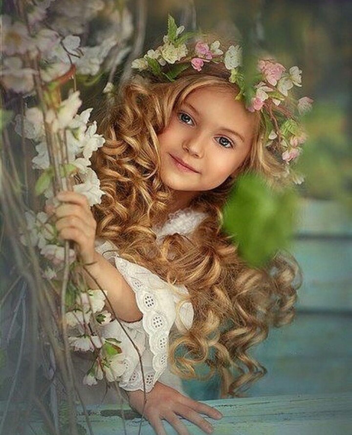 Девочка с цветочным венком - маленькая девочка цветы венок - оригинал