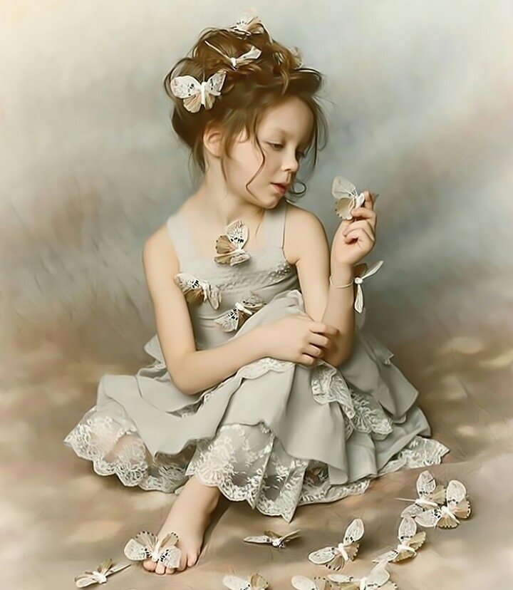 Девочка с бабочками - маленькая девочка бабочки - оригинал