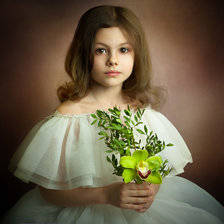 Схема вышивки «Девочка с зелёной орхидеей»