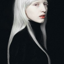 Девушка-альбинос