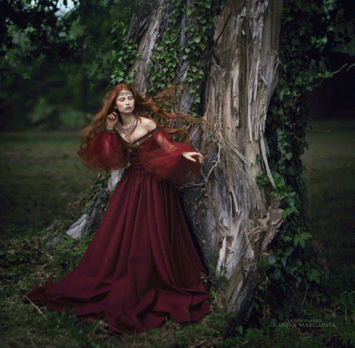 Маргарита Карева - девушка в красном прд деревом - предпросмотр