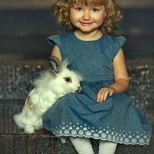 Оригинал схемы вышивки «Девочка с кроликом» (№1996013)