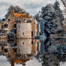 Замок у воды.
