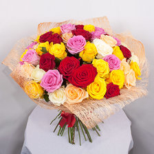 Шикарный букет из разноцветных роз
