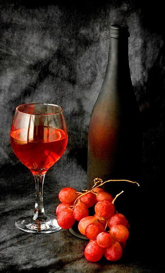 вино - виноград, слива, бокал - оригинал
