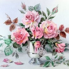 Розы в серебряной вазе