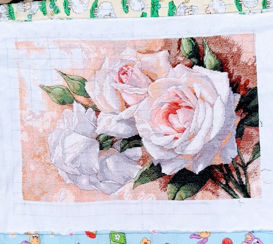 Этап процесса «Белые розы -подушечка»