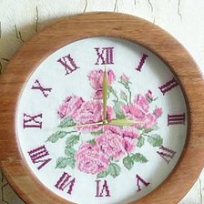 Работа «Часы с розами»