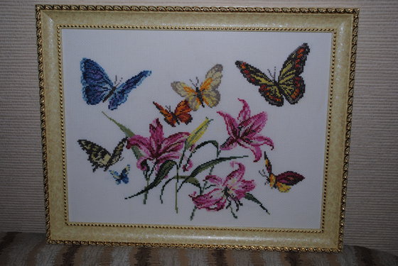 Работа «Бабочки и лилии»