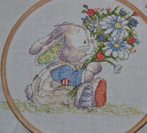 Работа «зайка с цветами»