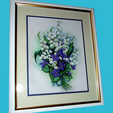 Работа «Ландыши и незабудки (ленты + швы мулине)»