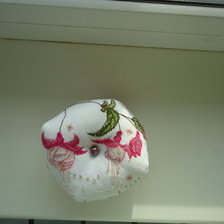 Работа «Бискорню-игольница»