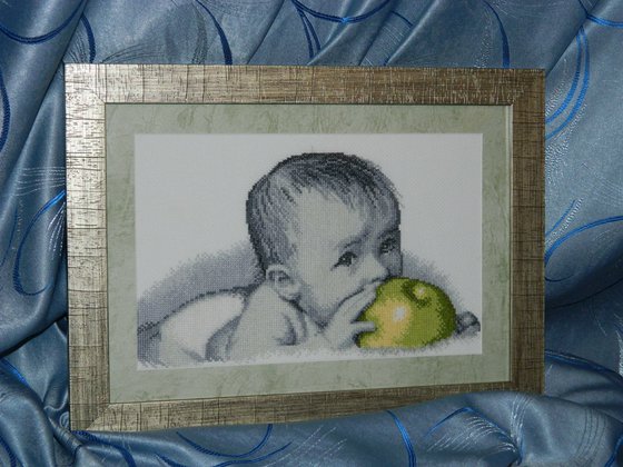 Работа «Малыш с яблоком»
