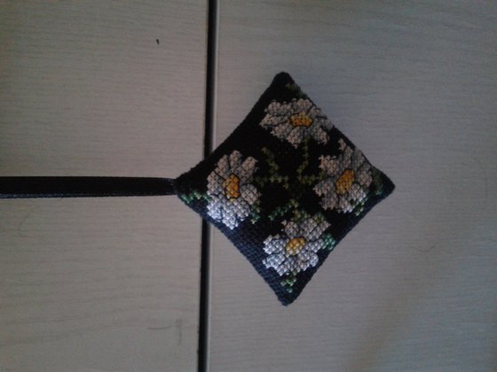 Работа «Подвеска "ромашки"»