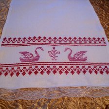 Работа «Рушник для молодой семейной пары " Лебеди"»