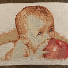 Работа «Малыш с красным яблоком;)»
