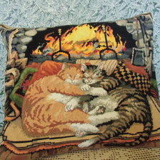 Работа «подушка коты у камина»
