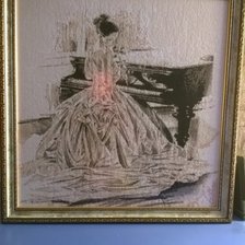 Работа «девушка за роялем»