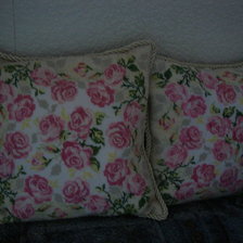 Работа «Две подушечки с розами»