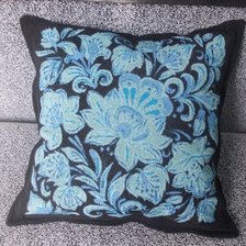 Работа «Подушка с синими цветами.»
