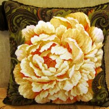 Работа «Подушка "Белый пион"»