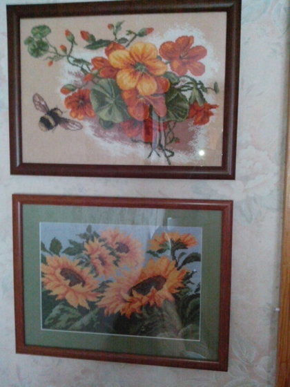 Работа «шмель в настурциях и подсолнухи»