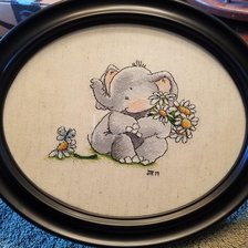 Работа «Слоник с цветочком»