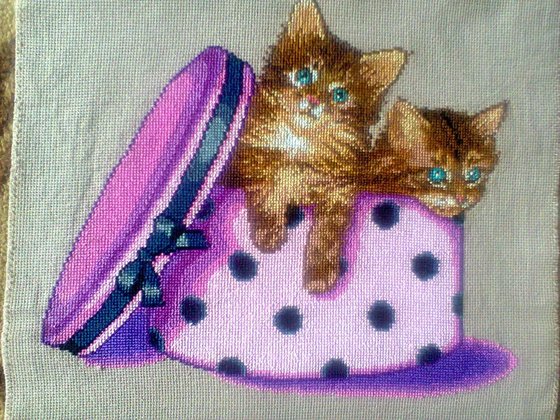 Работа «Котята в шляпной коробке»