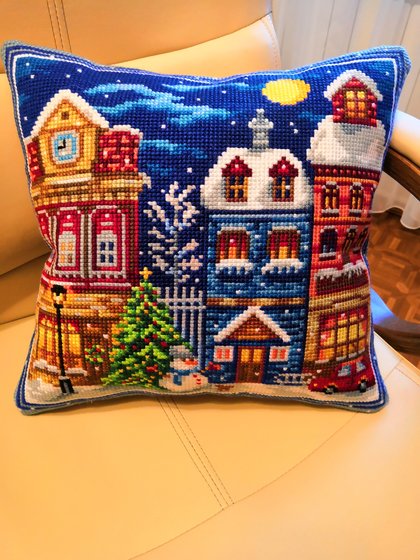 Работа «Подушка "Зимний городок"»