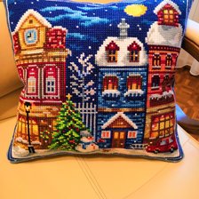 Работа «Подушка "Зимний городок"»