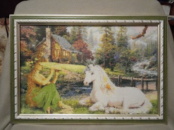 Работа «Девушка и единорог»