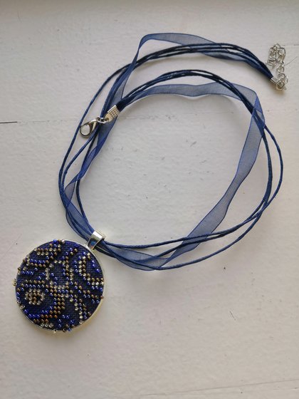 Работа «Кулон "Блюз"»