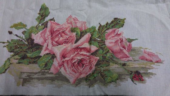 Работа «Розы на столе»