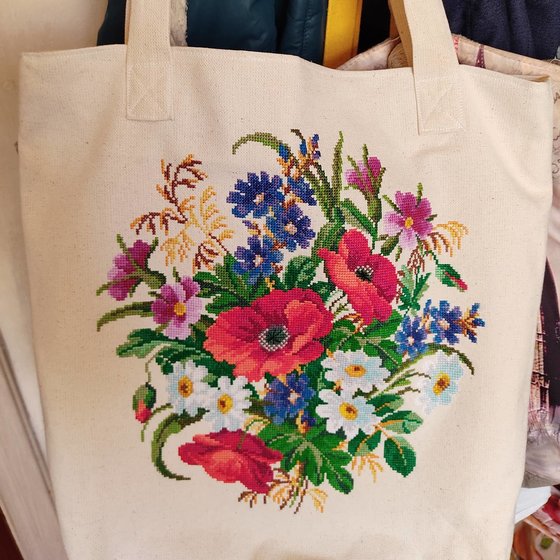 Работа «Летняя сумка с вышивкой»