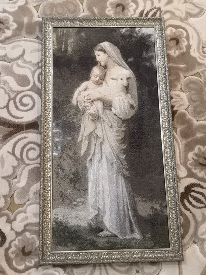 Работа «Дева Мария с ягненком и младенцем на руках»