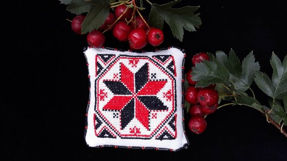 Работа «Игольница»