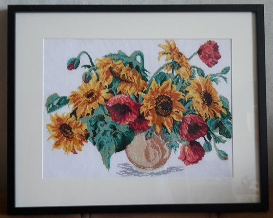 Работа «маки и подсолнухи в кувшине»