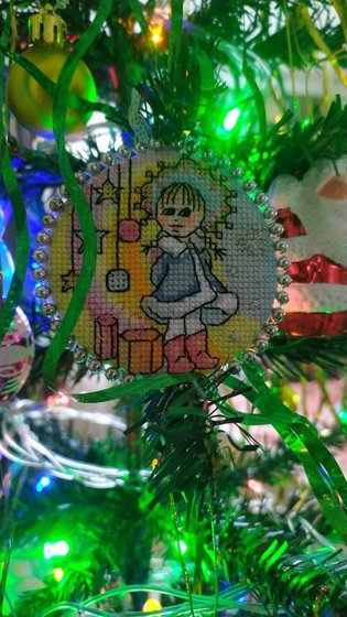 Работа «Ёлочная игрушка  "СНЕГУРОЧКА"»