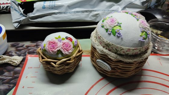 Работа «Игольница малышка. Вышивка, бумажная лоза.»