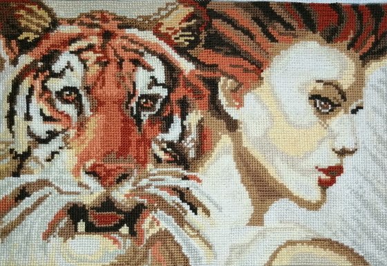 Работа «Тигр и девушка. Производитель Искусница рисунок нанесён на канав»