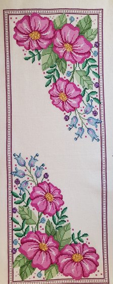 Работа «Анемоны - дорожка на стол»