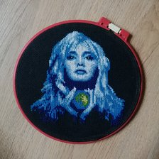 Работа «Девушка с яблоком»