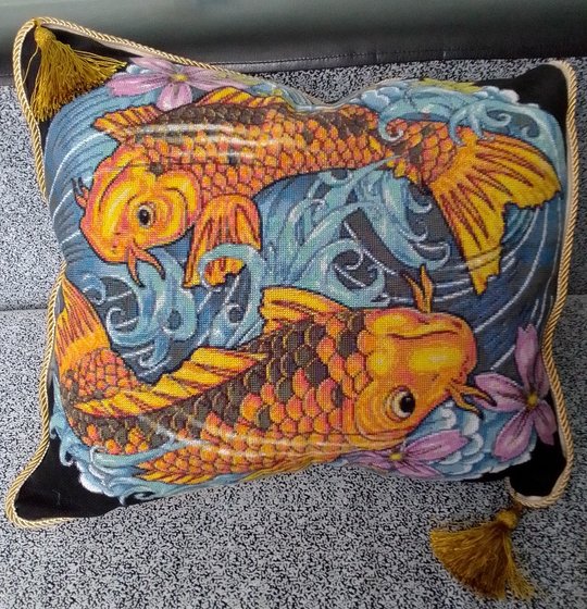 Работа «Подушка: Золотые рыбки»