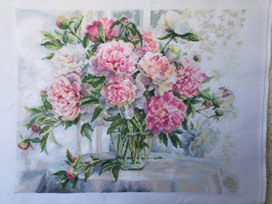 Работа «Пионы у окна (Алиса 2-51)»